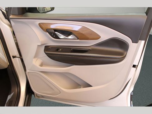 Used 2020 GMC Terrain SLE w/ Driver Convenience Package image 36