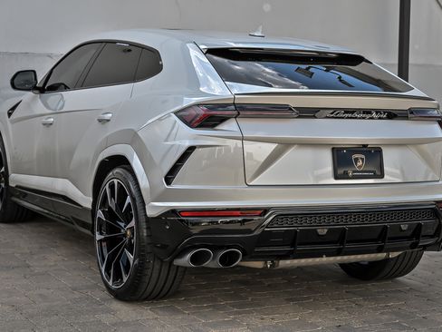 Used 2022 Lamborghini Urus AWD/4WD image 14