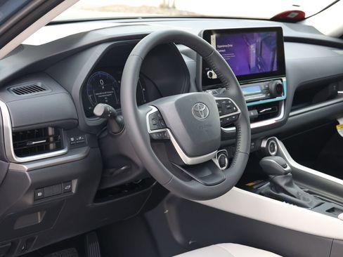 New 2026 Toyota Grand Highlander FWD image 12