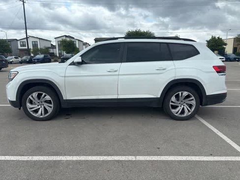 Used 2022 Volkswagen Atlas SE image 2