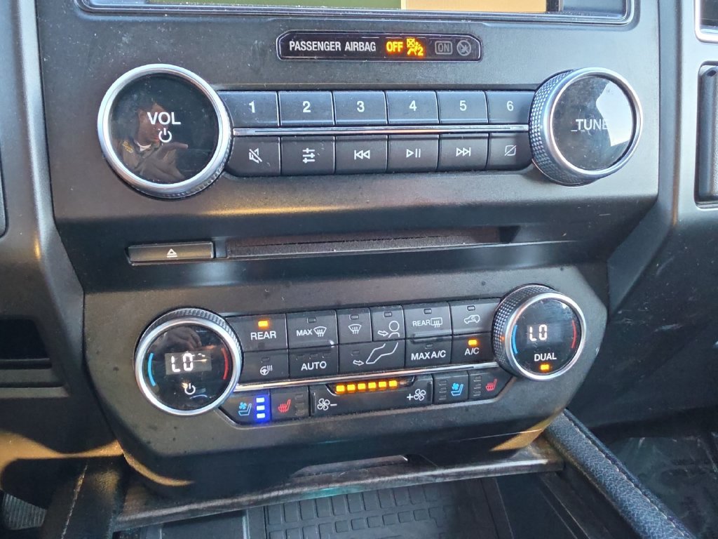 Used 2018 Ford Expedition Limited w/ Equipment Group 302A AWD/4WD image 19