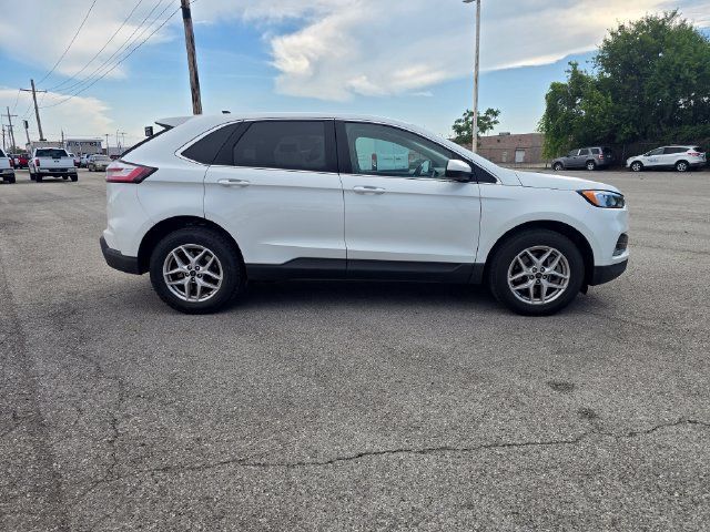 Used 2024 Ford Edge SEL AWD/4WD image 3