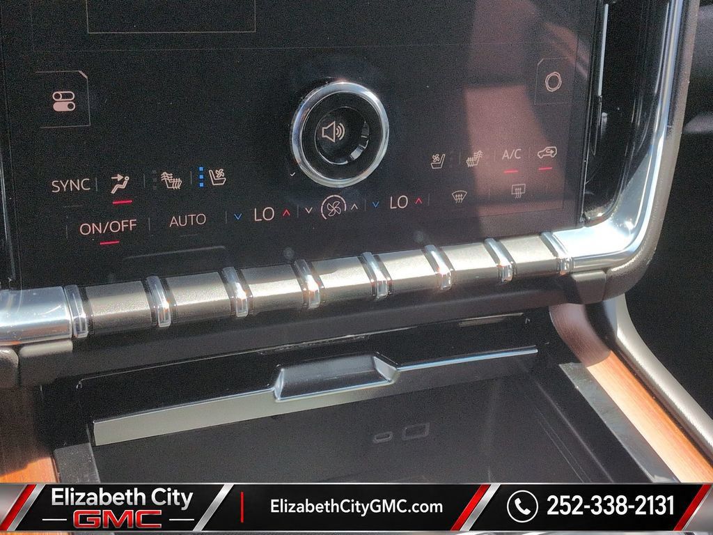 Used 2025 GMC Yukon Denali AWD/4WD image 16