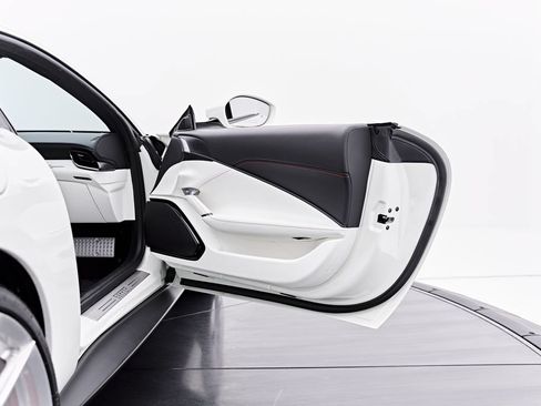 Used 2022 Ferrari Roma RWD image 38