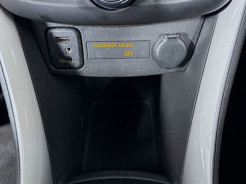 Used 2020 Chevrolet Trax LT w/ LT Convenience Package image 18