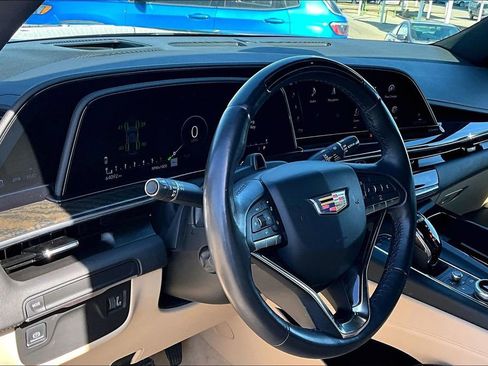 Used 2024 Cadillac Escalade Premium Luxury image 13