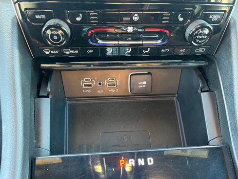 Used 2024 Jeep Grand Cherokee Altitude image 30