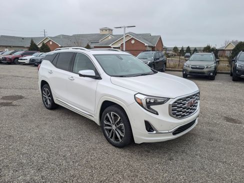 Used 2020 GMC Terrain Denali w/ Denali Premium Package AWD/4WD image 5