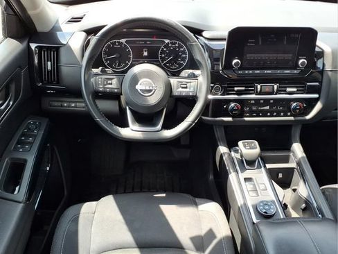 Used 2023 Nissan Pathfinder SV w/ SV Premium Package AWD/4WD image 6