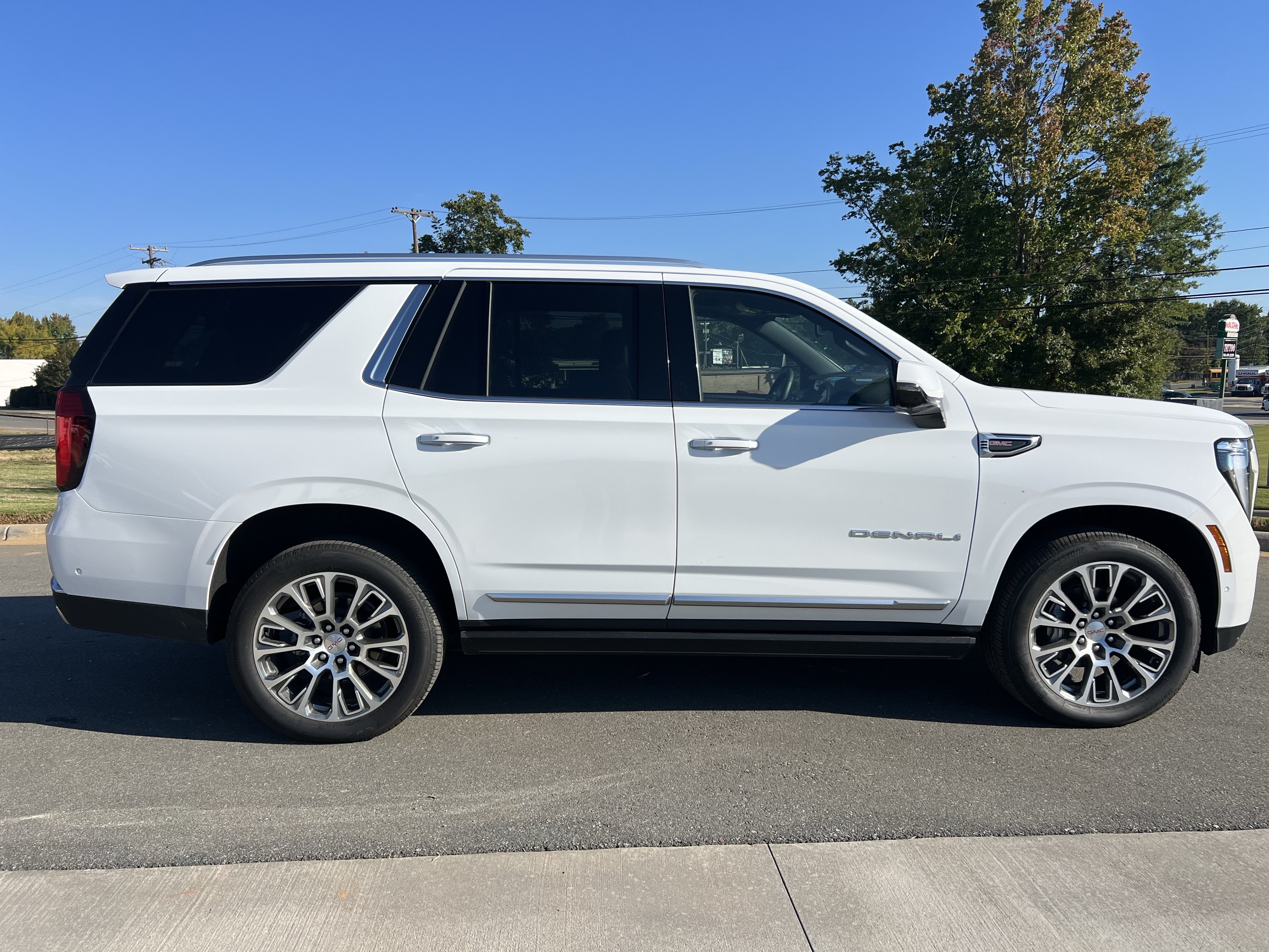 Used 2026 GMC Yukon Denali w/ Sun & Power Step Package AWD/4WD image 10