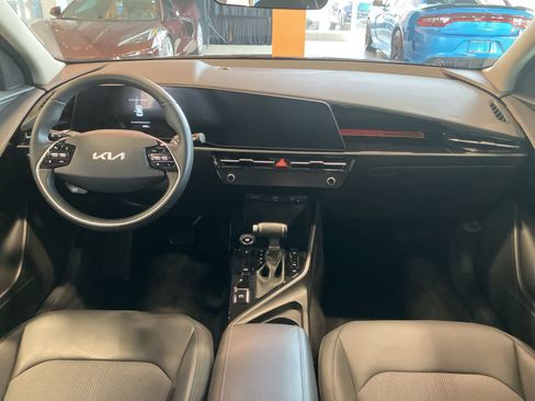 Used 2023 Kia Niro EX FWD image 21