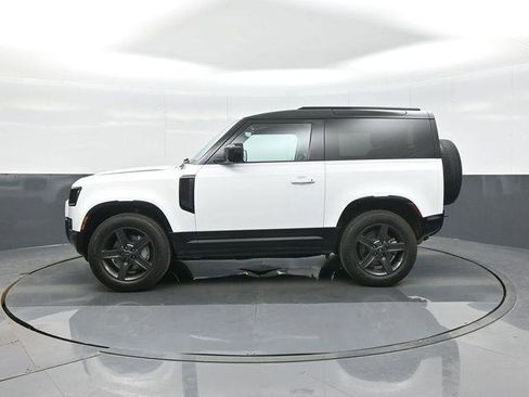 Used 2023 Land Rover Defender 90 X-Dynamic SE image 4
