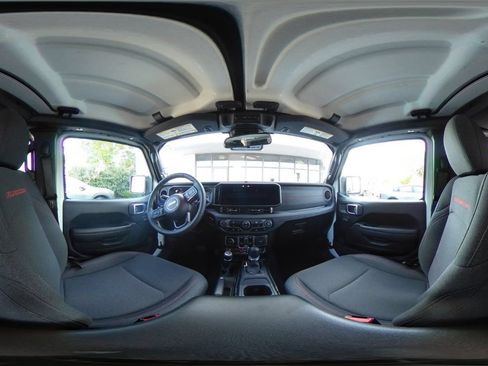 Used 2025 Jeep Wrangler Unlimited Rubicon AWD/4WD image 41