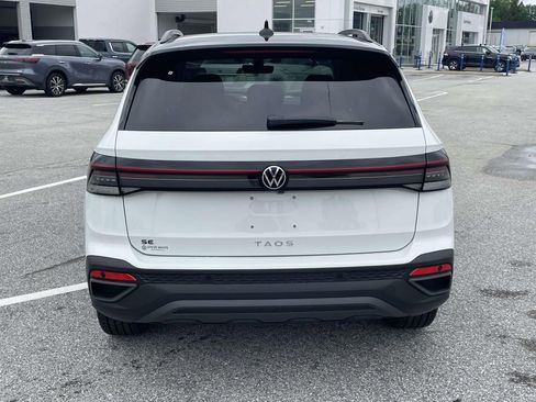 New 2026 Volkswagen Taos SE FWD image 5