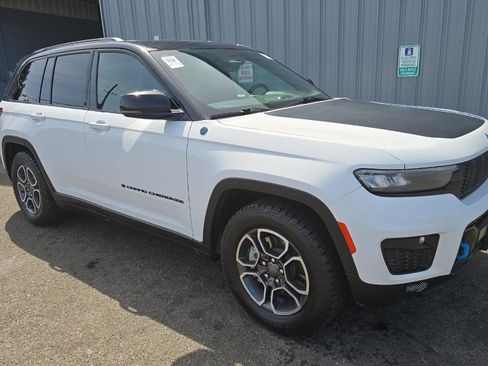 Used 2023 Jeep Grand Cherokee Trailhawk AWD/4WD image 2