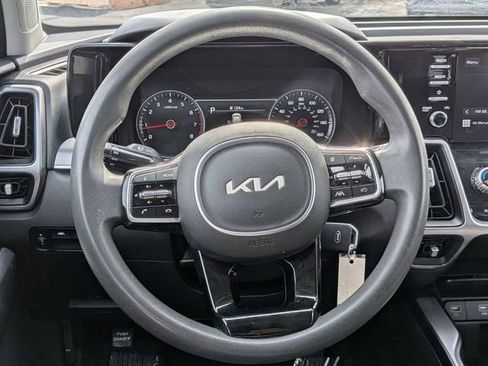 Used 2023 Kia Sorento LX AWD/4WD image 16