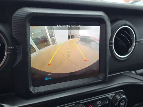 Used 2023 Jeep Wrangler Unlimited Sahara w/ Cold Weather Group image 16