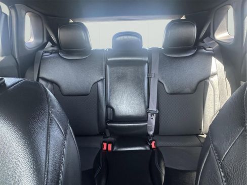 Used 2025 Jeep Compass Latitude image 31