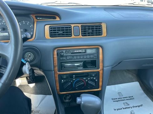 Used 1997 Toyota Camry LE w/ Leather Trim Pkg FWD image 12