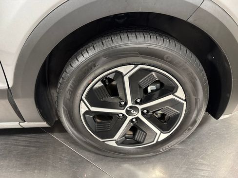 Used 2023 Kia Niro EX FWD image 14