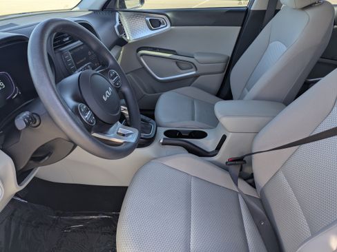 Certified 2025 Kia Soul LX FWD image 24