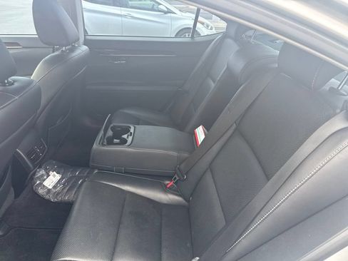Used 2014 Lexus ES 350 w/ Luxury Package FWD image 5