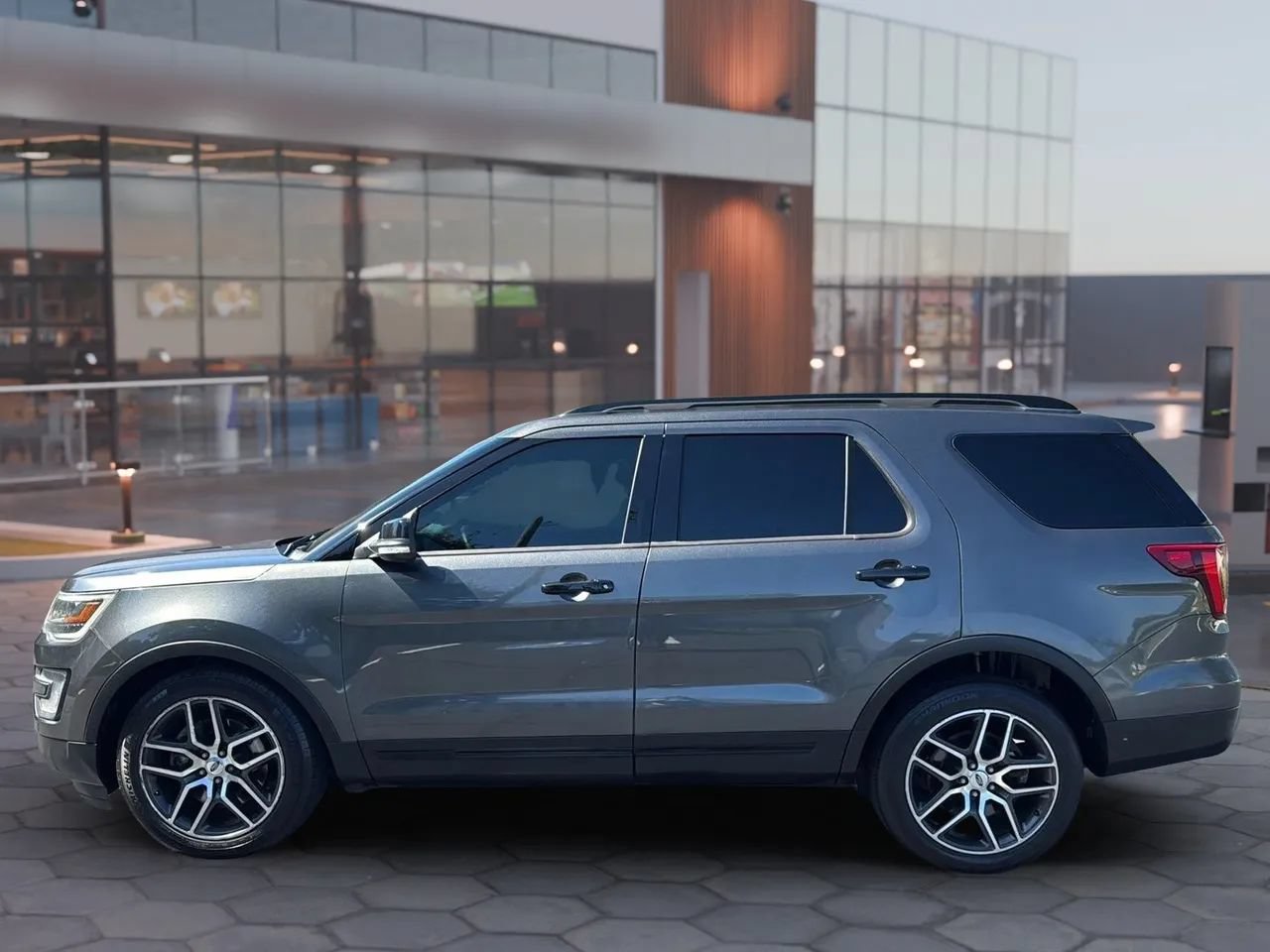 Used 2017 Ford Explorer Sport w/ Equipment Group 401A AWD/4WD image 2