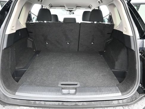 Used 2023 Nissan Rogue S AWD/4WD image 10