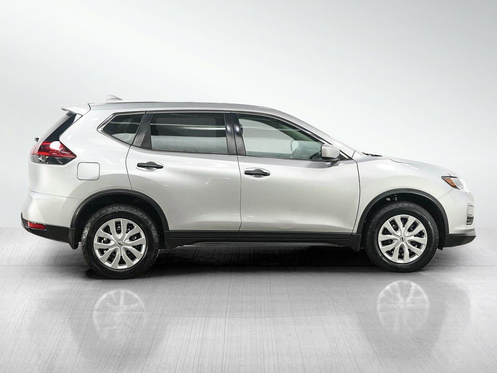 Used 2018 Nissan Rogue S AWD/4WD image 6