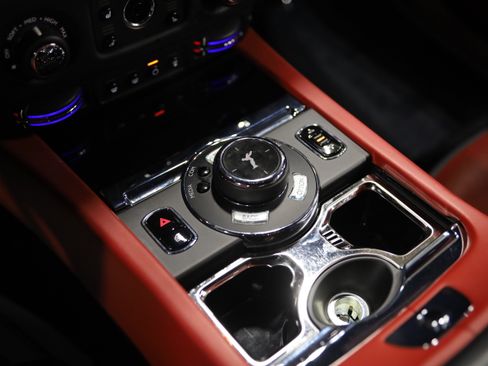 Used 2018 Rolls-Royce Wraith RWD image 30