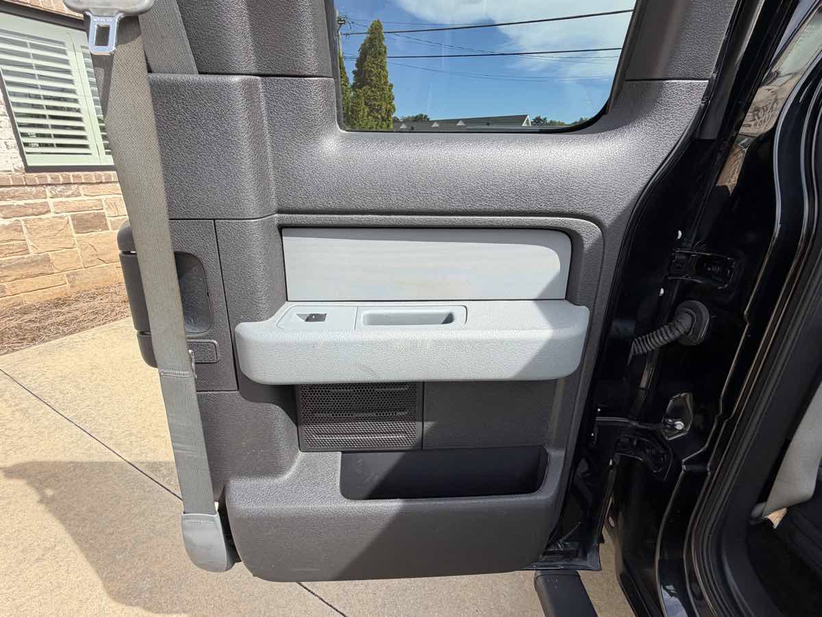 Used 2011 Ford F150 XLT w/ XLT Convenience Pkg AWD/4WD image 26
