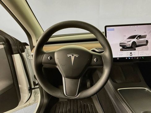 Used 2025 Tesla Model Y Long Range AWD/4WD image 11