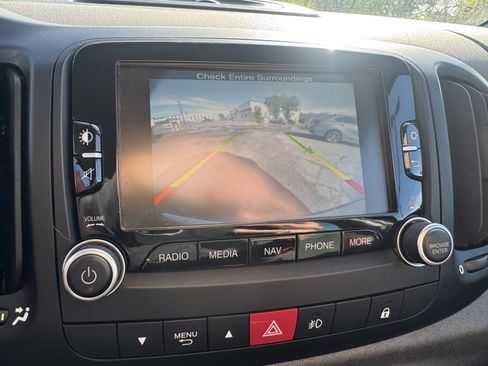 Used 2014 FIAT 500L Trekking w/ Popular Equipment Group FWD image 25