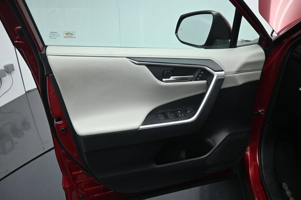 Used 2019 Toyota RAV4 Limited w/ Cold Weather Package AWD/4WD image 19