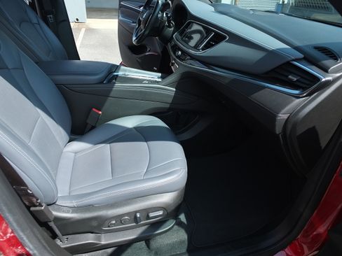 Used 2024 Buick Enclave Premium image 14