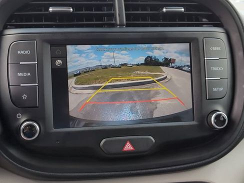 Used 2025 Kia Soul LX w/ LX Technology Package FWD image 18