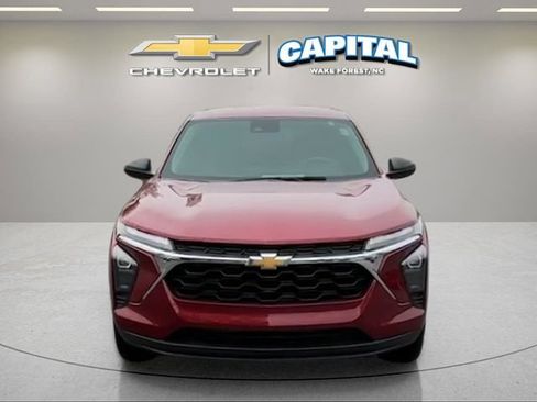Used 2025 Chevrolet Trax LS w/ Driver Confidence Package FWD image 8
