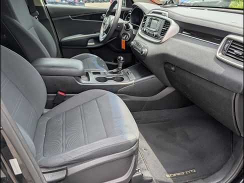 Used 2016 Kia Sorento FWD image 18