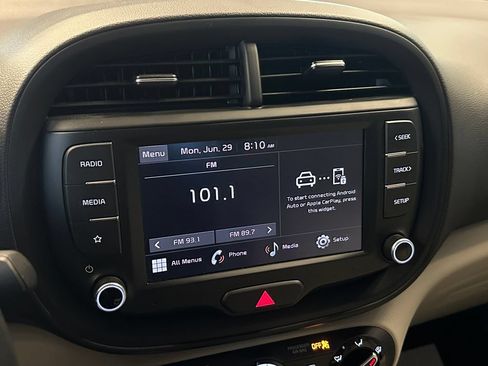 Used 2023 Kia Soul LX FWD image 13