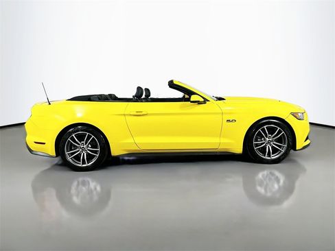 Used 2017 Ford Mustang GT Premium image 9