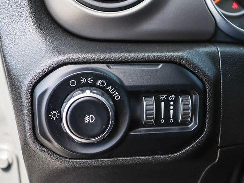 Used 2018 Jeep Wrangler Unlimited Sport S image 24