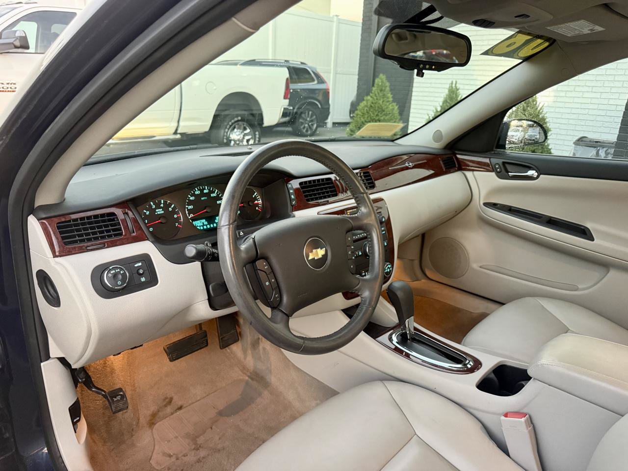 Used 2008 Chevrolet Impala LT w/ Luxury Edition Package FWD image 16