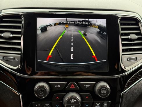 Used 2019 Jeep Grand Cherokee Summit image 14