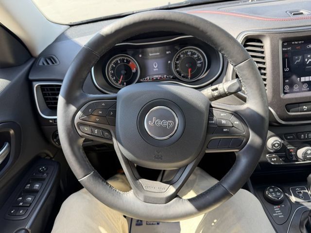 Used 2020 Jeep Cherokee Trailhawk w/ Comfort/Convenience Group AWD/4WD image 18