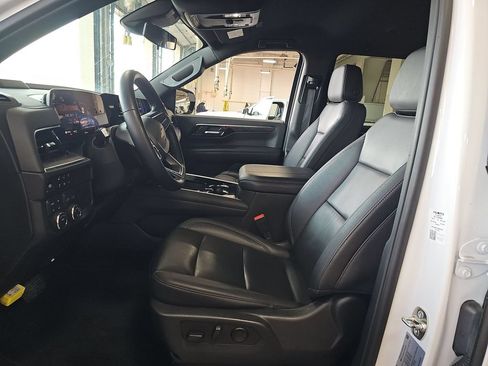 Used 2025 Chevrolet Tahoe LT AWD/4WD image 3