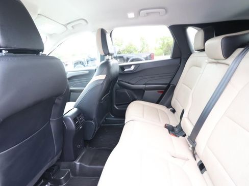Used 2022 Ford Escape Titanium image 9