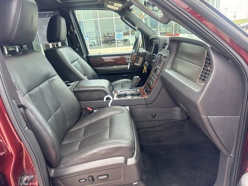 Used 2012 Lincoln Navigator 4WD image 29