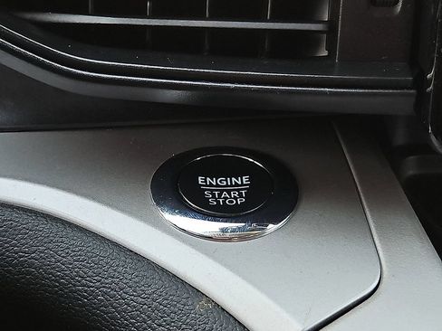 Used 2023 Ford Explorer XLT RWD image 25
