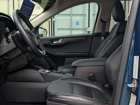 Used 2020 Ford Escape Titanium AWD/4WD image 21