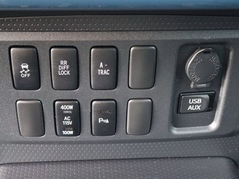 Used 2011 Toyota FJ Cruiser 4WD w/ Upgrade Pkg image 19